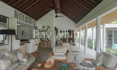 Leasehold - Tranquil 3-Bedroom Villa with Expansive Garden in Prime Sanur Bali - Walk to the Beach!