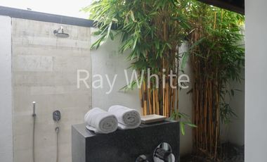 Leasehold - Tranquil 3-Bedroom Villa with Expansive Garden in Prime Sanur Bali - Walk to the Beach!