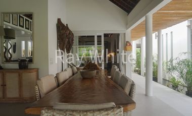 Leasehold - Tranquil 3-Bedroom Villa with Expansive Garden in Prime Sanur Bali - Walk to the Beach!