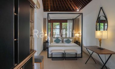 Leasehold - Tranquil 3-Bedroom Villa with Expansive Garden in Prime Sanur Bali - Walk to the Beach!