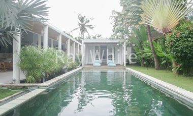 Leasehold - Tranquil 3-Bedroom Villa with Expansive Garden in Prime Sanur Bali - Walk to the Beach!