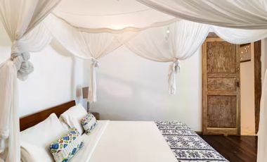 Leasehold - Spacious 6-Bedroom Villa in Batu Bolong, Canggu - Close to the Beach & Restaurants