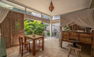 Leasehold - Spacious 6-Bedroom Villa in Batu Bolong, Canggu - Close to the Beach & Restaurants