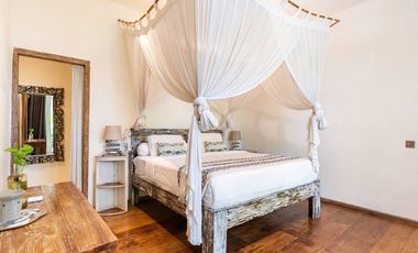 Leasehold - Spacious 6-Bedroom Villa in Batu Bolong, Canggu - Close to the Beach & Restaurants