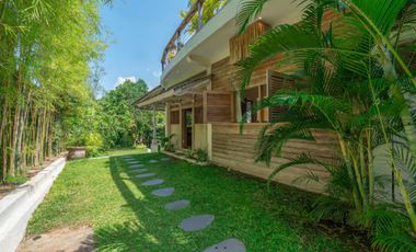 Leasehold - Spacious 6-Bedroom Villa in Batu Bolong, Canggu - Close to the Beach & Restaurants