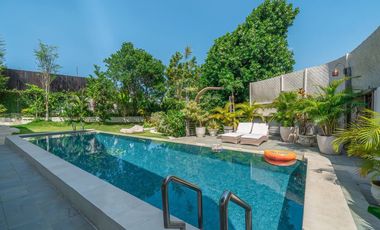 Leasehold - Spacious 6-Bedroom Villa in Batu Bolong, Canggu - Close to the Beach & Restaurants