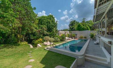 Leasehold - Spacious 6-Bedroom Villa in Batu Bolong, Canggu - Close to the Beach & Restaurants