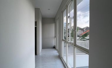 Dijual Rumah Baru Lokasi Strategis Manyar Tirtoyoso