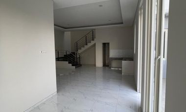 Dijual Rumah Baru Lokasi Strategis Manyar Tirtoyoso