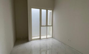 Dijual Rumah Baru Lokasi Strategis Manyar Tirtoyoso