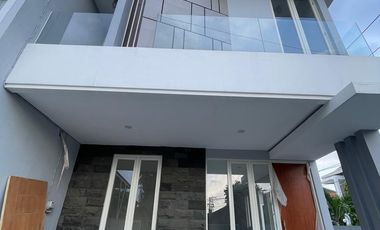 Dijual Rumah Baru Lokasi Strategis Manyar Tirtoyoso