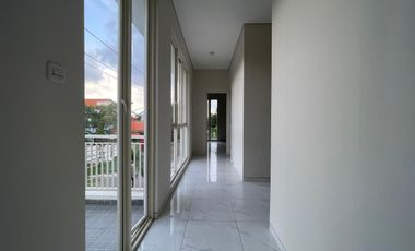 Dijual Rumah Baru Lokasi Strategis Manyar Tirtoyoso