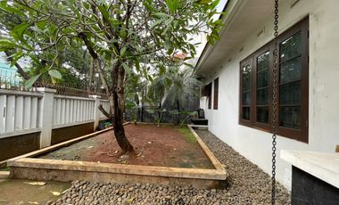 Disewa Rumah Mewah Lokasi Elite di Kebayoran Baru, Jakarta Selatan