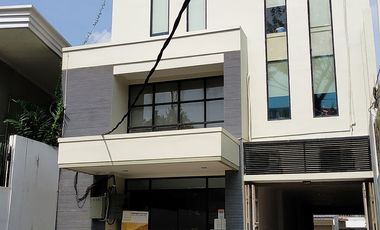 Sewa Ruang Kantor Furnish 6 Pax Size 18m2 dekat Harmoni, Monas JakPus
