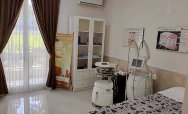 A208 RUMAH USAHA Mewah jl Argopuro JEMBER BEKAS KLINIK KECANTIKAN