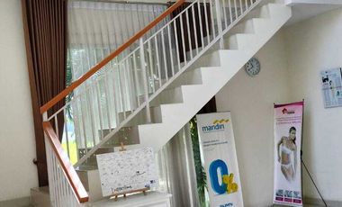 A208 RUMAH USAHA Mewah jl Argopuro JEMBER BEKAS KLINIK KECANTIKAN