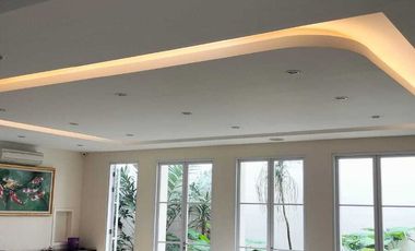 A208 RUMAH USAHA Mewah jl Argopuro JEMBER BEKAS KLINIK KECANTIKAN