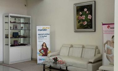 A208 RUMAH USAHA Mewah jl Argopuro JEMBER BEKAS KLINIK KECANTIKAN