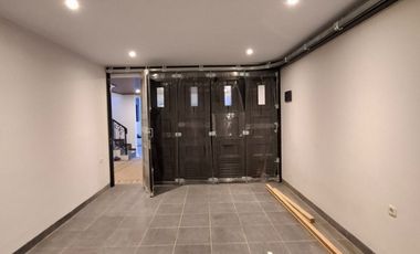 RUMAH MEWAH 3 LANTAI + ROOFTOP DI JAGAKARSA