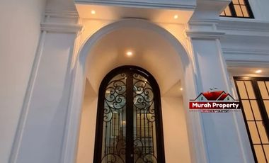 RUMAH MEWAH 3 LANTAI + ROOFTOP DI JAGAKARSA