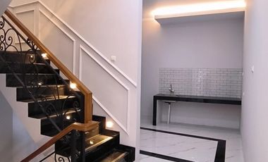 Dijual Murah Rumah Eropa Classic di Pejaten Barat Jakarta Selatan