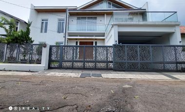 RUMAH MEWAH PRIVATE POOL CIGADUNG DAGO BANDUNG Strategis Harga Terjangkau