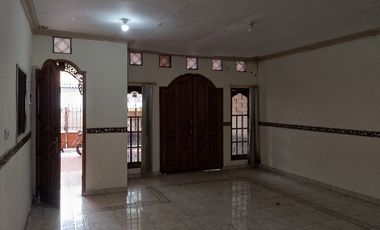 Rumah Sewa Untuk Kantor Atau Mess Pinggir Jalan Raya