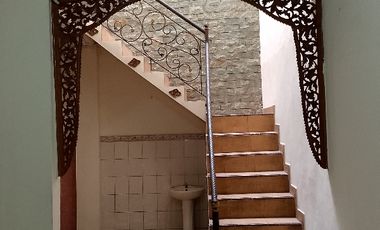 Rumah Sewa Untuk Kantor Atau Mess Pinggir Jalan Raya