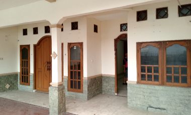 Rumah Sewa Untuk Kantor Atau Mess Pinggir Jalan Raya