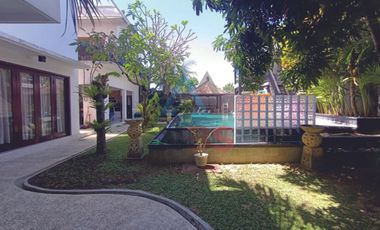 Dijual Villa Cantik 2 lantai Dengan Taman Indah nusa dua