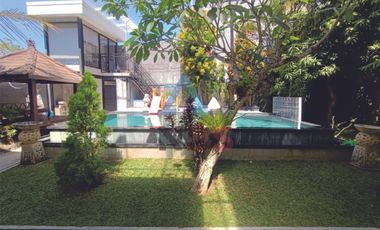 Dijual Villa Cantik 2 lantai Dengan Taman Indah nusa dua