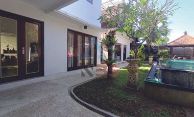 Dijual Villa Cantik 2 lantai Dengan Taman Indah nusa dua