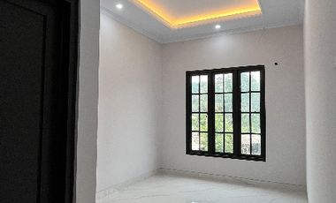 DI JUAL RUMAH CANTIK DI DALAM CLUSTER SIAP HUNI LENTENG AGUNG JAK SEL