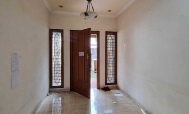 Dijual Rumah Gaya Mediterania Kawasan Elit Lokasi Manyar