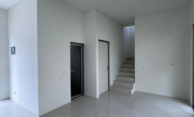 Rumah Greenland Cluster Wisteria Minimalis Kondisi Kosongan