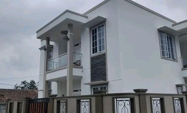 Dijual Rumah / Villa Mewah di Cipanas Puncak
