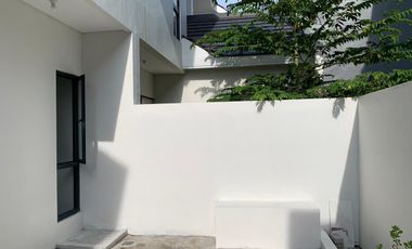 Disewakan Rumah 2 lantai SKYVILLE RESIDENCE Sidoarjo