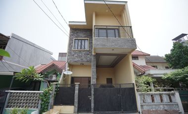 Jual Rumah SHM 2 Lantai Akses Dekat Stasiun Cakung Harga Nego J-19298