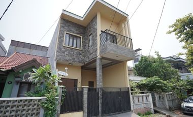 Jual Rumah SHM 2 Lantai Akses Dekat Stasiun Cakung Harga Nego J-19298