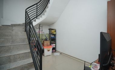 Jual Rumah SHM 2 Lantai Akses Dekat Stasiun Cakung Harga Nego J-19298