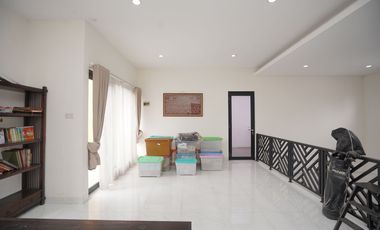 Rumah Modern 2 Lt Dekat Tol Pondok Gede Timur 2 Hadap Timur J-25781