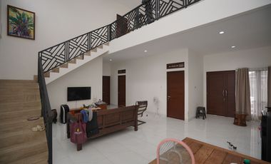 Rumah Modern 2 Lt Dekat Tol Pondok Gede Timur 2 Hadap Timur J-25781