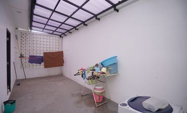 Rumah Modern 2 Lt Dekat Tol Pondok Gede Timur 2 Hadap Timur J-25781