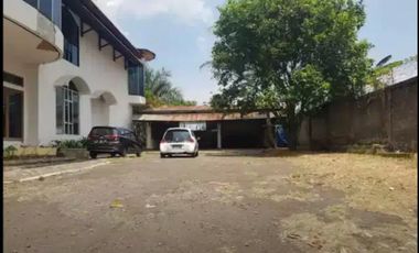 Murah, Mainroad Dago, Bandung Utara. Rumah Luas di Kota Bandung