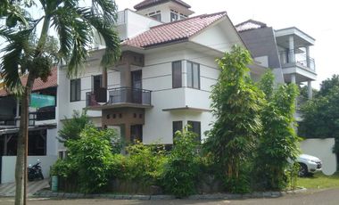 Dijual Rumah 3setengah lantai di Hook BNR