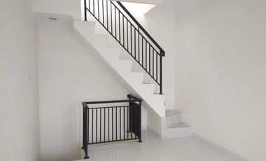 Dijual Rumah 3setengah lantai di Hook BNR