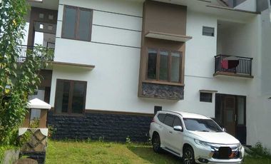 Dijual Rumah 3setengah lantai di Hook BNR