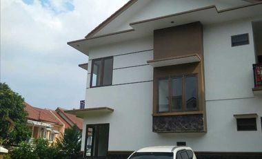 Dijual Rumah 3setengah lantai di Hook BNR