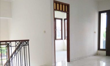 Dijual Rumah 3setengah lantai di Hook BNR