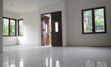 Dijual Rumah 3setengah lantai di Hook BNR